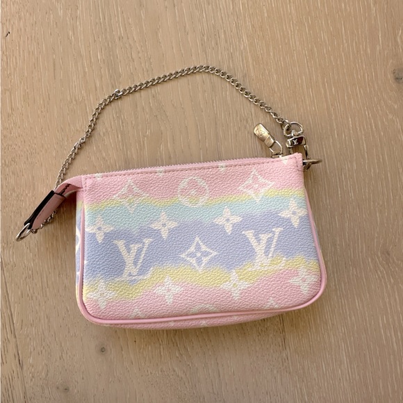 💯 Louis Vuitton Monogram Escale Mini Pochette Pastel (like new) - Picture 5 of 16
